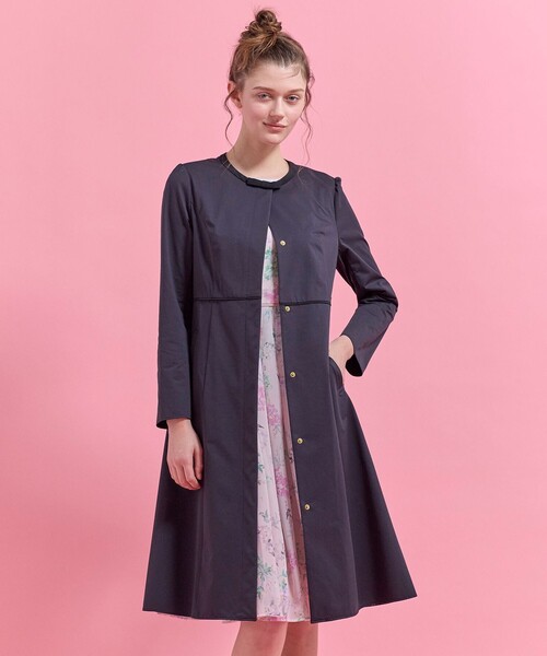 TOCCA(トッカ)の「BOW MELODY コート(ノーカラーコート・レディース・ベージュ系/ネイビー系5・0/2/4/6)」の2枚目の写真