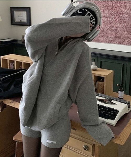 MAISON DE THERESE(メゾン ド テレーズ)の「上下2点セット ニットショートパンツ/フード付きジップカーディガン(カーディガン/ボレロ・レディース・アイボリー/グレー/チャコールグレー・FREE)」の5枚目の写真