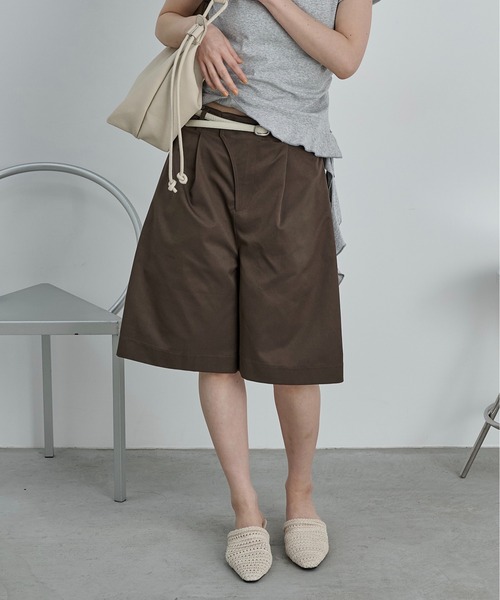 LOSCa(ロスカ)の「サイドタックフレアハーフパンツ(その他パンツ・レディース・チャコールグレー/アイボリー/ブラウン・M/S)」の3枚目の写真
