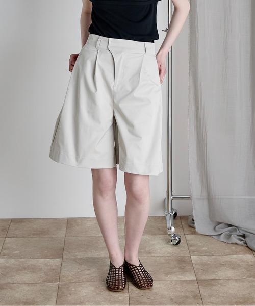 LOSCa(ロスカ)の「サイドタックフレアハーフパンツ(その他パンツ・レディース・チャコールグレー/アイボリー/ブラウン・M/S)」の2枚目の写真
