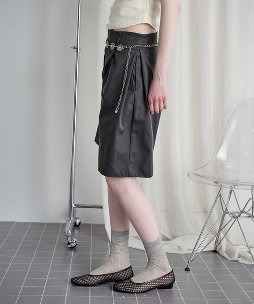LOSCa(ロスカ)の「サイドタックフレアハーフパンツ(その他パンツ・レディース・チャコールグレー/アイボリー/ブラウン・M/S)」の5枚目の写真