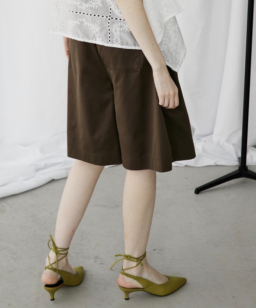 LOSCa(ロスカ)の「サイドタックフレアハーフパンツ(その他パンツ・レディース・チャコールグレー/アイボリー/ブラウン・M/S)」の12枚目の写真