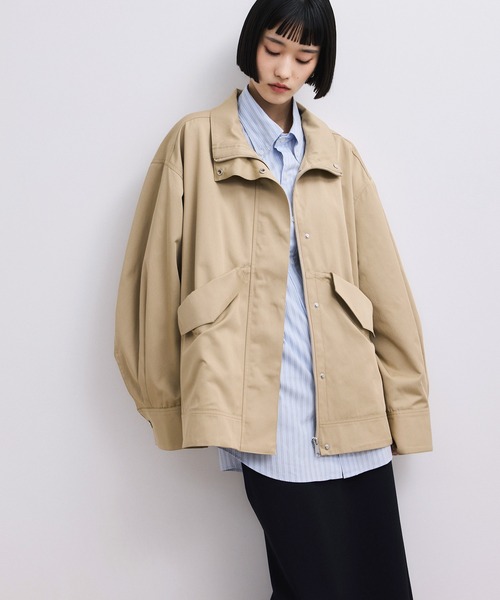 ADAM ET ROPE'（アダムエロペ）の「【WEB限定】スタンドネックドロストブルゾン/撥水（ブルゾン・レディース・ベージュ系その他/ブラック・FREE）」の2枚目の写真