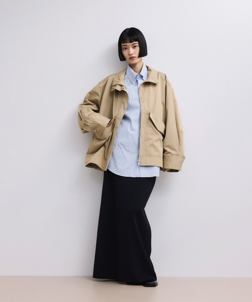 ADAM ET ROPE'（アダムエロペ）の「【WEB限定】スタンドネックドロストブルゾン/撥水（ブルゾン・レディース・ベージュ系その他/ブラック・FREE）」の4枚目の写真