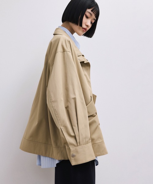 ADAM ET ROPE'（アダムエロペ）の「【WEB限定】スタンドネックドロストブルゾン/撥水（ブルゾン・レディース・ベージュ系その他/ブラック・FREE）」の7枚目の写真