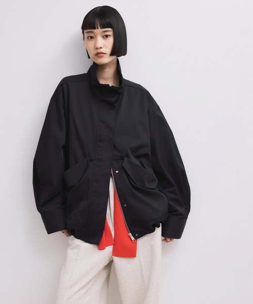 ADAM ET ROPE'（アダムエロペ）の「【WEB限定】スタンドネックドロストブルゾン/撥水（ブルゾン・レディース・ベージュ系その他/ブラック・FREE）」の11枚目の写真