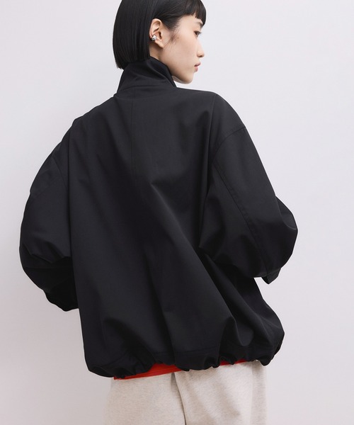 ADAM ET ROPE'（アダムエロペ）の「【WEB限定】スタンドネックドロストブルゾン/撥水（ブルゾン・レディース・ベージュ系その他/ブラック・FREE）」の12枚目の写真