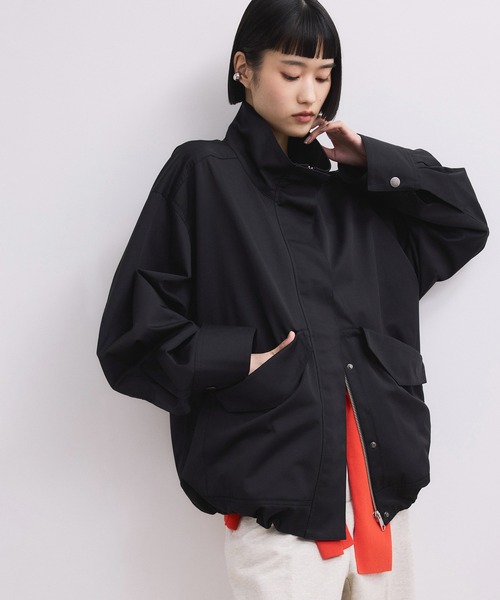 ADAM ET ROPE'（アダムエロペ）の「【WEB限定】スタンドネックドロストブルゾン/撥水（ブルゾン・レディース・ベージュ系その他/ブラック・FREE）」の13枚目の写真