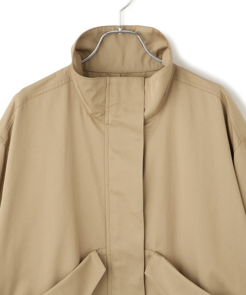 ADAM ET ROPE'（アダムエロペ）の「【WEB限定】スタンドネックドロストブルゾン/撥水（ブルゾン・レディース・ベージュ系その他/ブラック・FREE）」の18枚目の写真