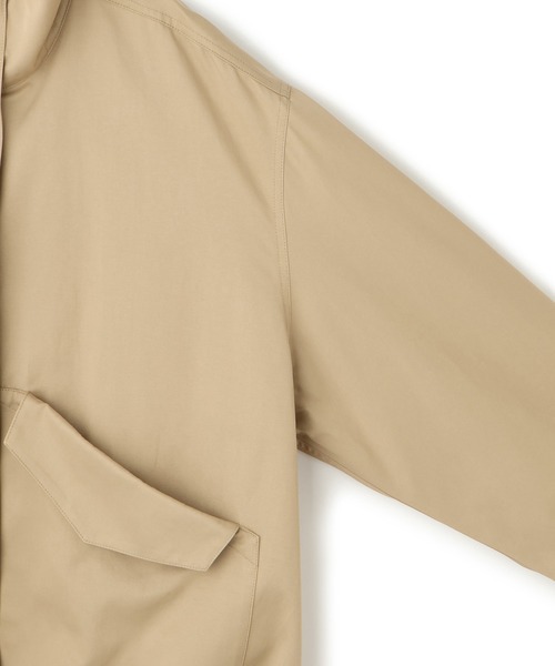 ADAM ET ROPE'（アダムエロペ）の「【WEB限定】スタンドネックドロストブルゾン/撥水（ブルゾン・レディース・ベージュ系その他/ブラック・FREE）」の20枚目の写真