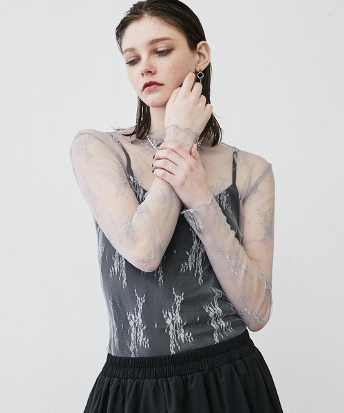MONOe(モノエ)の「【1枚でも映える】ハイネックレースシアートップス(Tシャツ/カットソー・レディース・パープル/ライトグレー/ホワイト/ボルドー/ブラック・FREE)」の3枚目の写真