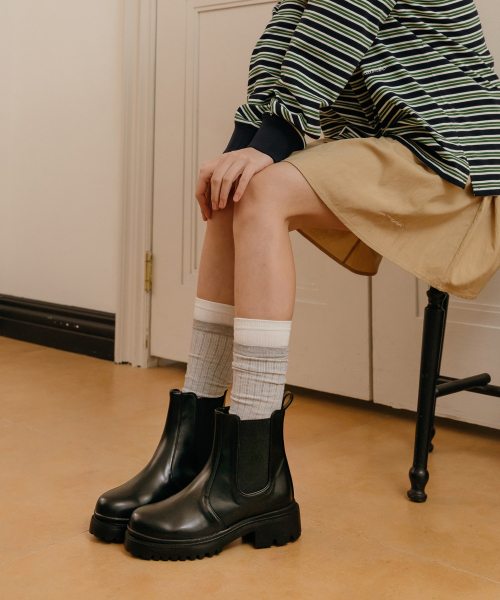 MAC MOC（マックモック）の「ティンバー ワーカーソール チェルシーブーツ 5cm（ブーツ・レディース・ブラック・23.5cm/22.5cm/23cm/24cm/24.5cm/25cm）」の2枚目の写真