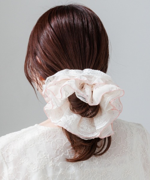 flower（フラワー）の「エアリーレースシュシュ（シュシュ・レディース・ピンク/ホワイト・FREE）」の2枚目の写真