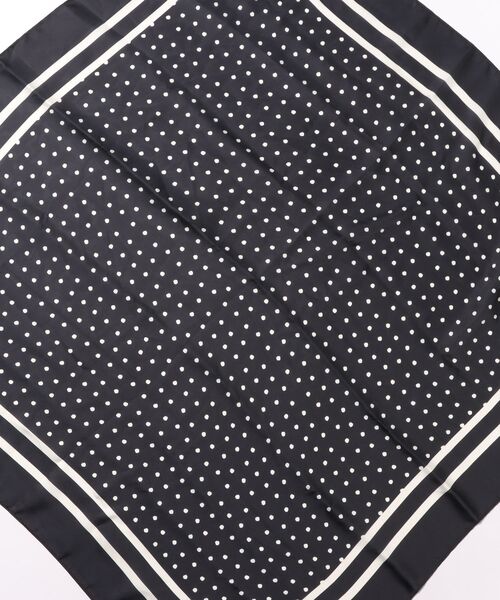 coca（coca）（コカ）の「ドット大判スカーフ（バンダナ/スカーフ・レディース・ブラック・ONE SIZE）」の2枚目の写真