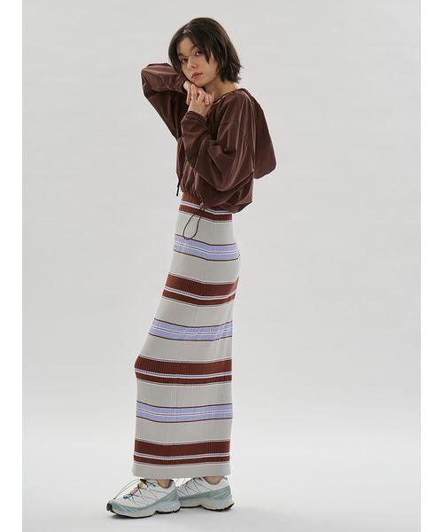 emmi（エミ）の「【Movique】ギャザーショートフーディー/撥水/UVカット/接触冷感（スウェット・レディース・ブラウン/アイボリー・F）」の3枚目の写真