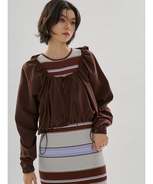 emmi（エミ）の「【Movique】ギャザーショートフーディー/撥水/UVカット/接触冷感（スウェット・レディース・ブラウン/アイボリー・F）」の4枚目の写真