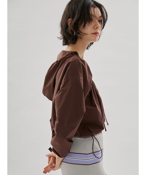 emmi（エミ）の「【Movique】ギャザーショートフーディー/撥水/UVカット/接触冷感（スウェット・レディース・ブラウン/アイボリー・F）」の6枚目の写真