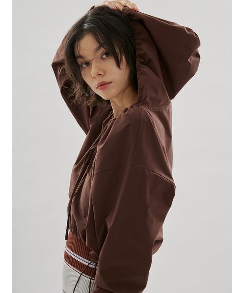 emmi（エミ）の「【Movique】ギャザーショートフーディー/撥水/UVカット/接触冷感（スウェット・レディース・ブラウン/アイボリー・F）」の9枚目の写真