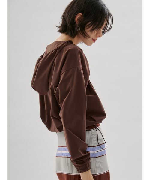 emmi（エミ）の「【Movique】ギャザーショートフーディー/撥水/UVカット/接触冷感（スウェット・レディース・ブラウン/アイボリー・F）」の11枚目の写真