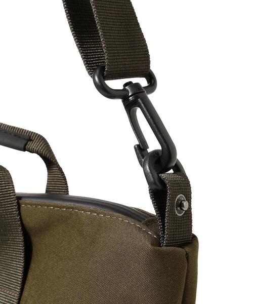 and wander（アンドワンダー）の「and wander/アンドワンダー　PE/CO 2way bag（ショルダーバッグ・メンズ・カーキ/ブラック・F）」の19枚目の写真