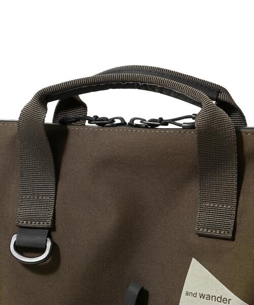 and wander（アンドワンダー）の「and wander/アンドワンダー　PE/CO 2way bag（ショルダーバッグ・メンズ・カーキ/ブラック・F）」の20枚目の写真