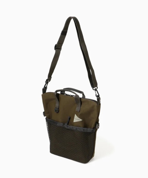 and wander（アンドワンダー）の「and wander/アンドワンダー　PE/CO 2way bag（ショルダーバッグ・メンズ・カーキ/ブラック・F）」の6枚目の写真