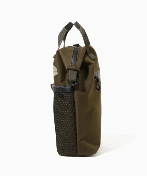 and wander（アンドワンダー）の「and wander/アンドワンダー　PE/CO 2way bag（ショルダーバッグ・メンズ・カーキ/ブラック・F）」の5枚目の写真