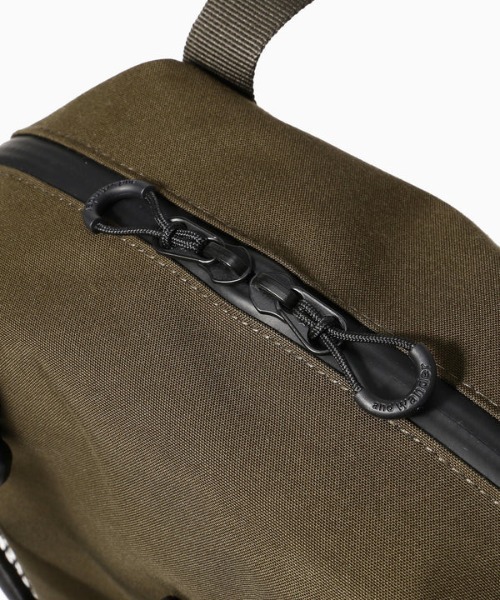 and wander（アンドワンダー）の「and wander/アンドワンダー　PE/CO 2way bag（ショルダーバッグ・メンズ・カーキ/ブラック・F）」の9枚目の写真