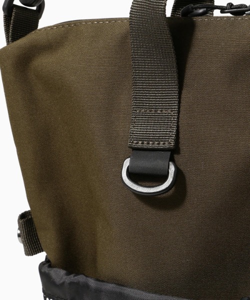 and wander（アンドワンダー）の「and wander/アンドワンダー　PE/CO 2way bag（ショルダーバッグ・メンズ・カーキ/ブラック・F）」の10枚目の写真