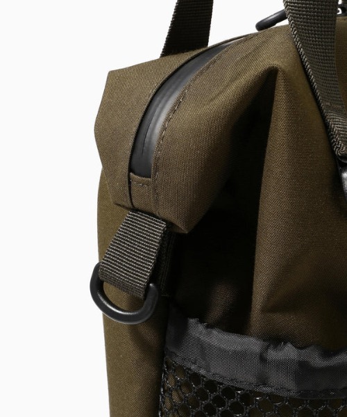 and wander（アンドワンダー）の「and wander/アンドワンダー　PE/CO 2way bag（ショルダーバッグ・メンズ・カーキ/ブラック・F）」の13枚目の写真