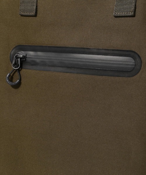 and wander（アンドワンダー）の「and wander/アンドワンダー　PE/CO 2way bag（ショルダーバッグ・メンズ・カーキ/ブラック・F）」の15枚目の写真