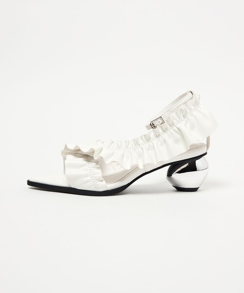 SY UNITED ARROWS（シーユナイテッドアローズ）の「＜SY＞ ポインテッドフリル サンダル50↑（サンダル・レディース・ブラック/ホワイト・22cm/22.5cm/23cm/23.5cm/24cm/24.5cm/25cm）」の2枚目の写真