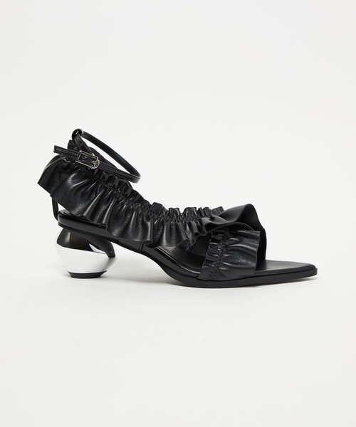 SY UNITED ARROWS（シーユナイテッドアローズ）の「＜SY＞ ポインテッドフリル サンダル50↑（サンダル・レディース・ブラック/ホワイト・22cm/22.5cm/23cm/23.5cm/24cm/24.5cm/25cm）」の13枚目の写真