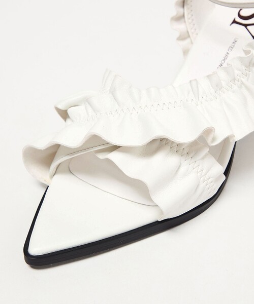 SY UNITED ARROWS（シーユナイテッドアローズ）の「＜SY＞ ポインテッドフリル サンダル50↑（サンダル・レディース・ブラック/ホワイト・22cm/22.5cm/23cm/23.5cm/24cm/24.5cm/25cm）」の5枚目の写真