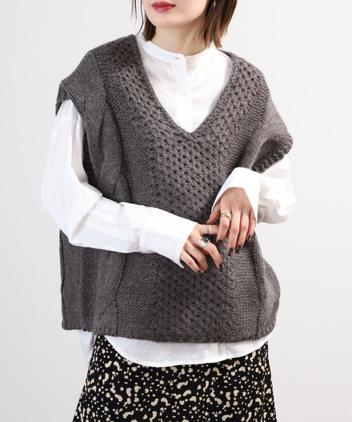 SO（エスオー）の「ニットベスト（ベスト・レディース・グレー系その他/キャメル・F）」の3枚目の写真