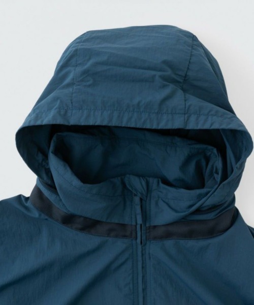 WILD THINGS（ワイルドシングス）の「WILD THINGS LIGHT SHORT MONSTER PARKA（ワイルドシングス ライト ショート モンスターパーカー）（ナイロンジャケット・メンズ・ブラック/ブルー系/ベージュ系・MEDIUM/LARGE/X-LARGE）」の8枚目の写真