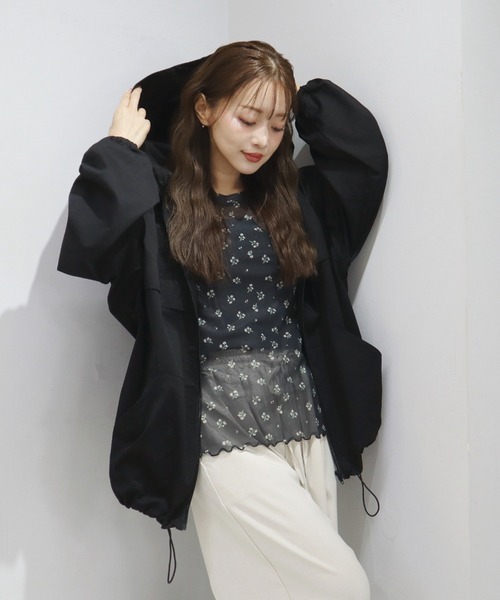 CECIL McBEE(セシルマクビー)の「コットンライクフーディーブルゾン(ブルゾン・レディース・ベージュ/ブラック・LARGE/MEDIUM)」の4枚目の写真