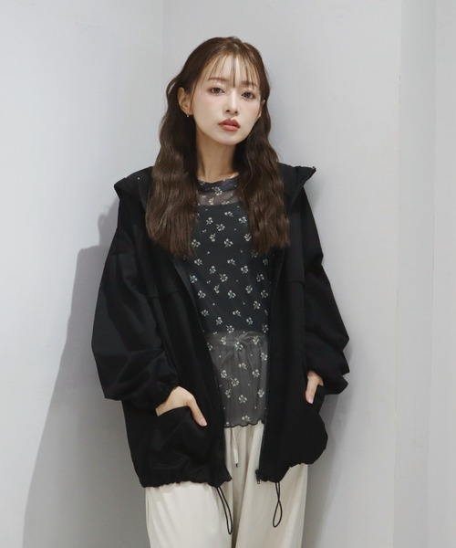 CECIL McBEE(セシルマクビー)の「コットンライクフーディーブルゾン(ブルゾン・レディース・ベージュ/ブラック・LARGE/MEDIUM)」の5枚目の写真
