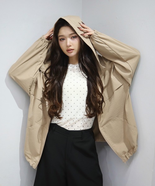 CECIL McBEE(セシルマクビー)の「コットンライクフーディーブルゾン(ブルゾン・レディース・ベージュ/ブラック・LARGE/MEDIUM)」の9枚目の写真