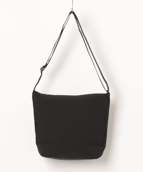 PUMA（プーマ）の「《PUMA》UP ジップバケットバッグ（ショルダーバッグ・レディース・ブラック・フリー）」の2枚目の写真