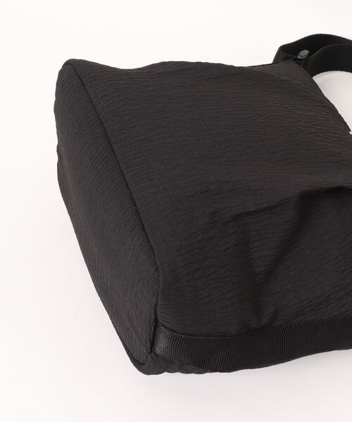 PUMA（プーマ）の「《PUMA》UP ジップバケットバッグ（ショルダーバッグ・レディース・ブラック・フリー）」の3枚目の写真