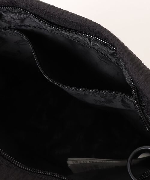 PUMA（プーマ）の「《PUMA》UP ジップバケットバッグ（ショルダーバッグ・レディース・ブラック・フリー）」の4枚目の写真