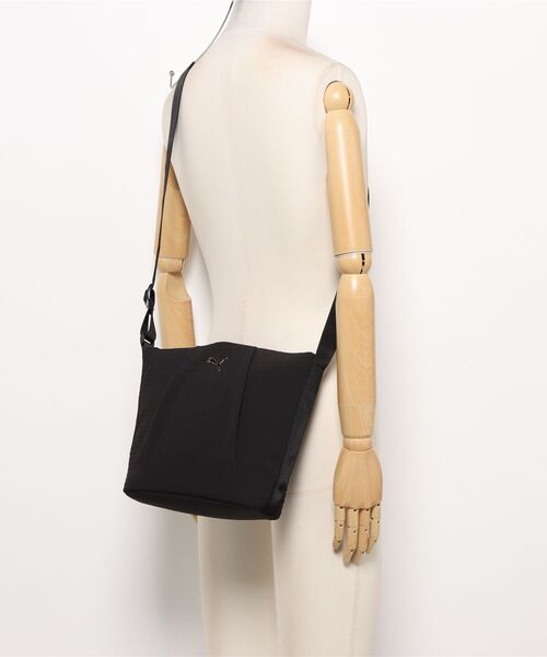 PUMA（プーマ）の「《PUMA》UP ジップバケットバッグ（ショルダーバッグ・レディース・ブラック・フリー）」の5枚目の写真