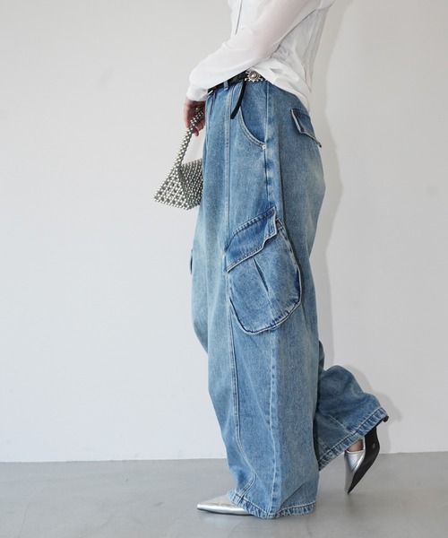 chuclla(チュクラ)の「ワイドカーゴデニムパンツ chw26s163(デニムパンツ・レディース・グレイッシュベージュ/ブルー・S/M/L)」の12枚目の写真