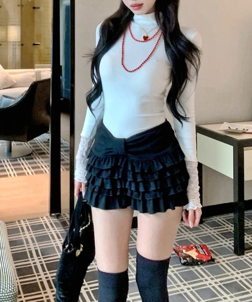 Sibra(シブラ)の「韓国ファッション レース切替フリルティアードショートパンツ(その他パンツ・レディース・ホワイト/ブラック・M)」の4枚目の写真