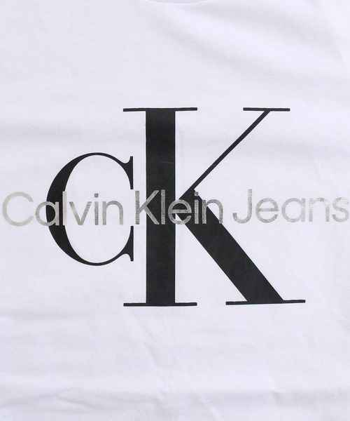 Calvin Klein(カルバン・クライン)の「CKJ メタリックモノグラムロゴTシャツ SS METALLIC MONOGRAM LOGO TEE(Tシャツ/カットソー・メンズ・ホワイト・XL/L/M)」の6枚目の写真