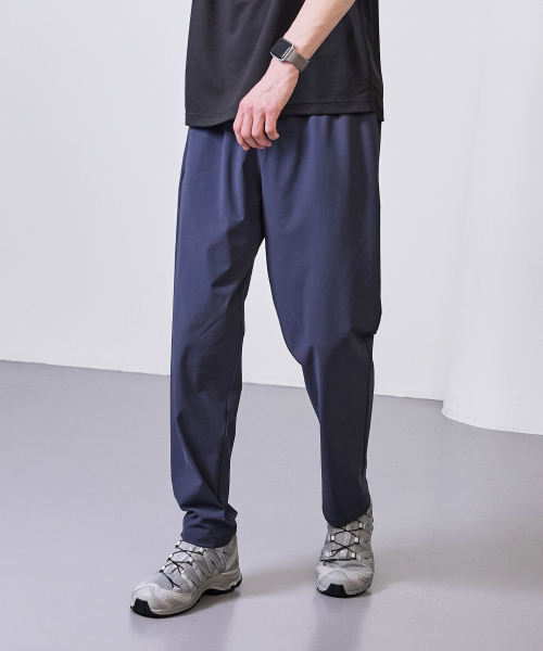 BASIC HOUSE（ベーシックハウス）の「スーパーストレッチスパンバンディングストレートパンツ_ダークグレー（スウェットパンツ・メンズ・ダークグレー・28inch/30inch/32inch/34inch/36inch）」の2枚目の写真