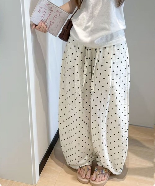 Ritzy(リッツィー)の「ドット柄 リネン混 ワイドイージーパンツ(その他パンツ・レディース・ホワイト/ベージュ/ブラック・M/L/S)」の1枚目の写真