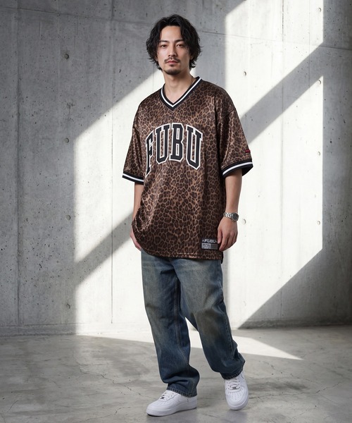 FUBU( フブ)の「【FUBU/フブ】PATCH V NECK T-SHIRTS/パッチVネックTシャツ(Tシャツ/カットソー・メンズ・レオパード/ブラック/ホワイト・XL/M/L)」の13枚目の写真