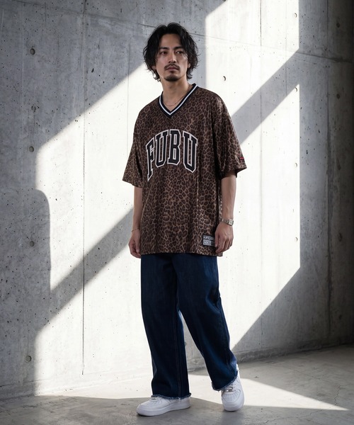 FUBU( フブ)の「【FUBU/フブ】PATCH V NECK T-SHIRTS/パッチVネックTシャツ(Tシャツ/カットソー・メンズ・レオパード/ブラック/ホワイト・XL/M/L)」の14枚目の写真